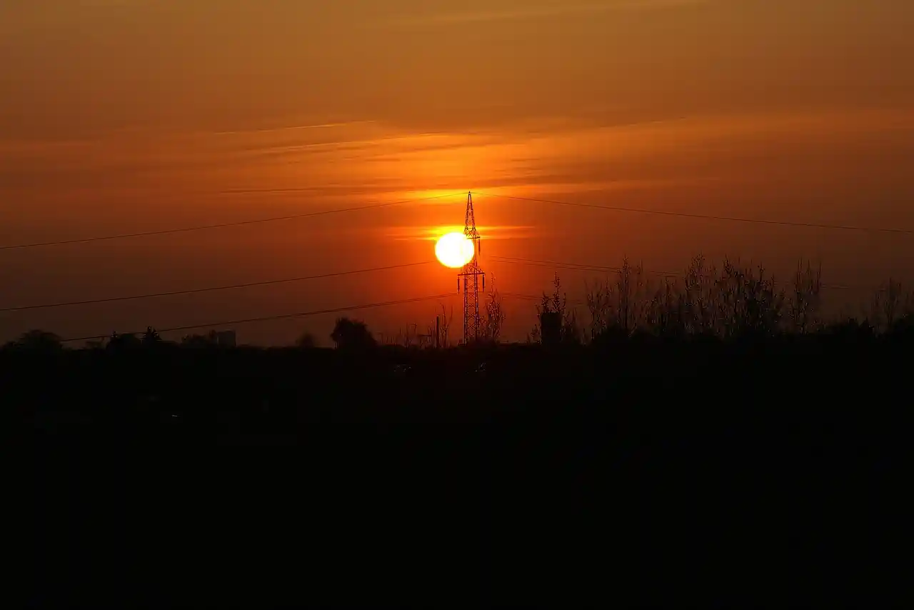 El MITECO mejora la regulación de las renovables para adaptarla a las nuevas condiciones del mercado eléctrico y facilitar la gestión del sistema