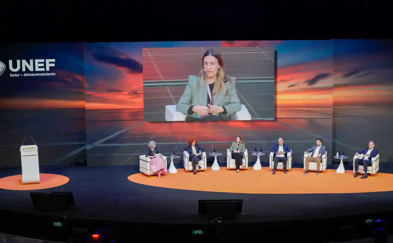 El sector fotovoltaico reivindica su papel para la estabilidad y flexibilidad del sistema y la reindustrialización del país