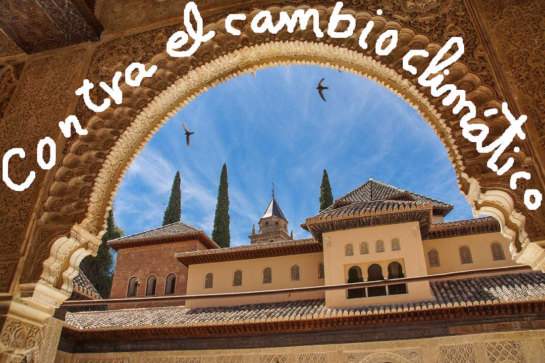 El Ayuntamiento de Granada sanciona con casi 3.000 euros por pintar con tiza frases contra el cambio climático.