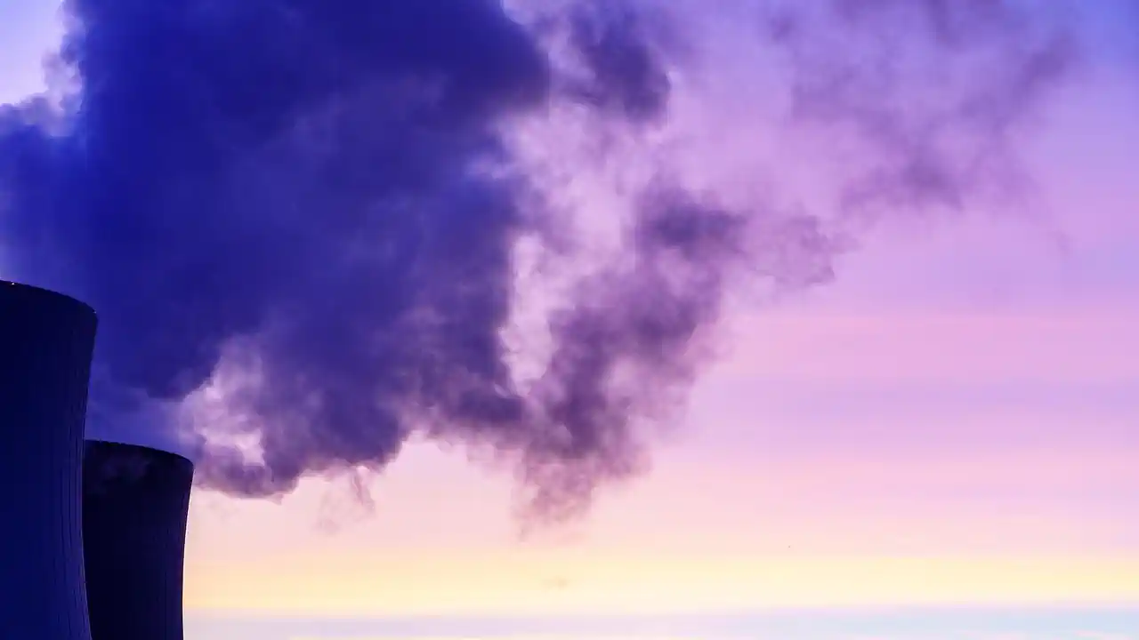 Desmontando mitos: los impactos sociales, económicos y ambientales del “ilegítimo” intento de alargar la vida de las centrales nucleares españolas 