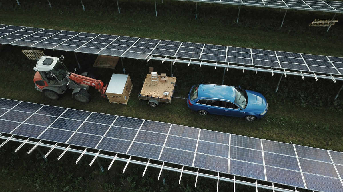 Obligación de instalar módulos fotovoltaicos en grandes aparcamientos exteriores de Francia