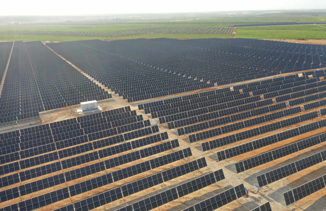 FRV construirá tres plantas fotovoltaicas en Extremadura con financiación de BBVA y Natixis