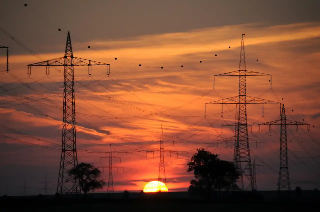 Sol y Sombra: el equilibrio del Mercado Eléctrico ante la estabilidad renovable