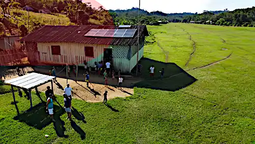Comunidad Yanomami recibe kits de paneles fotovoltaicos con batería para atención de salud