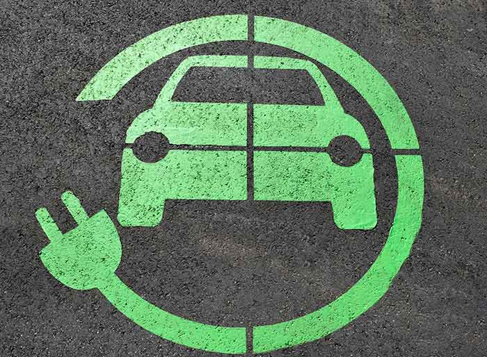 Andalucía incrementará sus incentivos a las instalaciones de autoconsumo renovable que recarguen vehículos eléctricos.