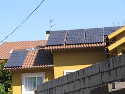 Las instalaciones fotovoltaicas para autoconsumo, sin estar aisladas de la red, son Legales.