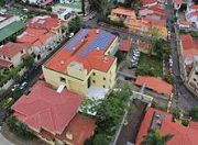 Costa Rica gracias a la cooperación alemana inaugura un sistema fotovoltaico en un edificio público.