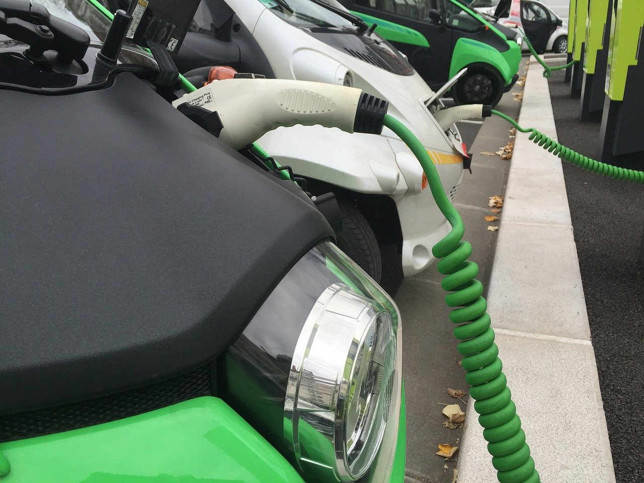 La CNMC publica los informes sobre la futura normativa que regulará los puntos de recarga del coche eléctrico 