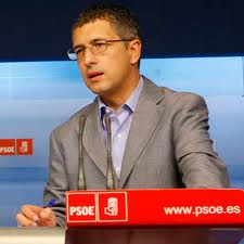 El PSOE de la retroactividad fotovoltaica critica al PP de la moratoria renovable.