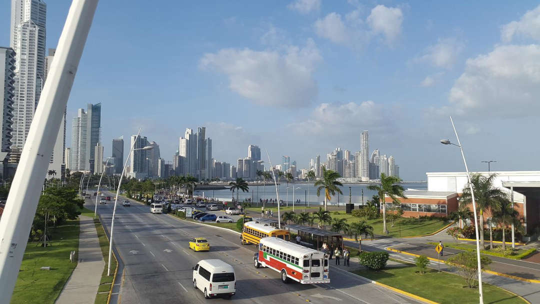 Presidente de la República de Panamá sanciona Ley que incentiva la movilidad eléctrica en el transporte. 