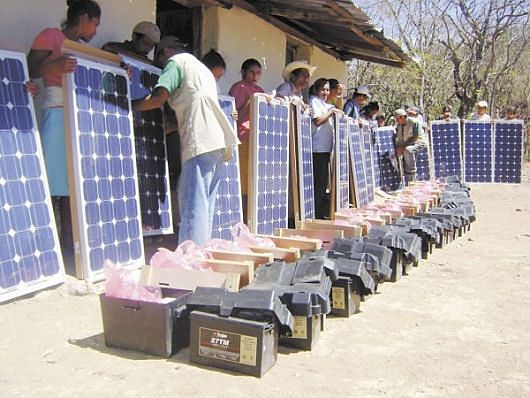 La fotovoltaica ayuda al desarrollo local de comunidades aisladas