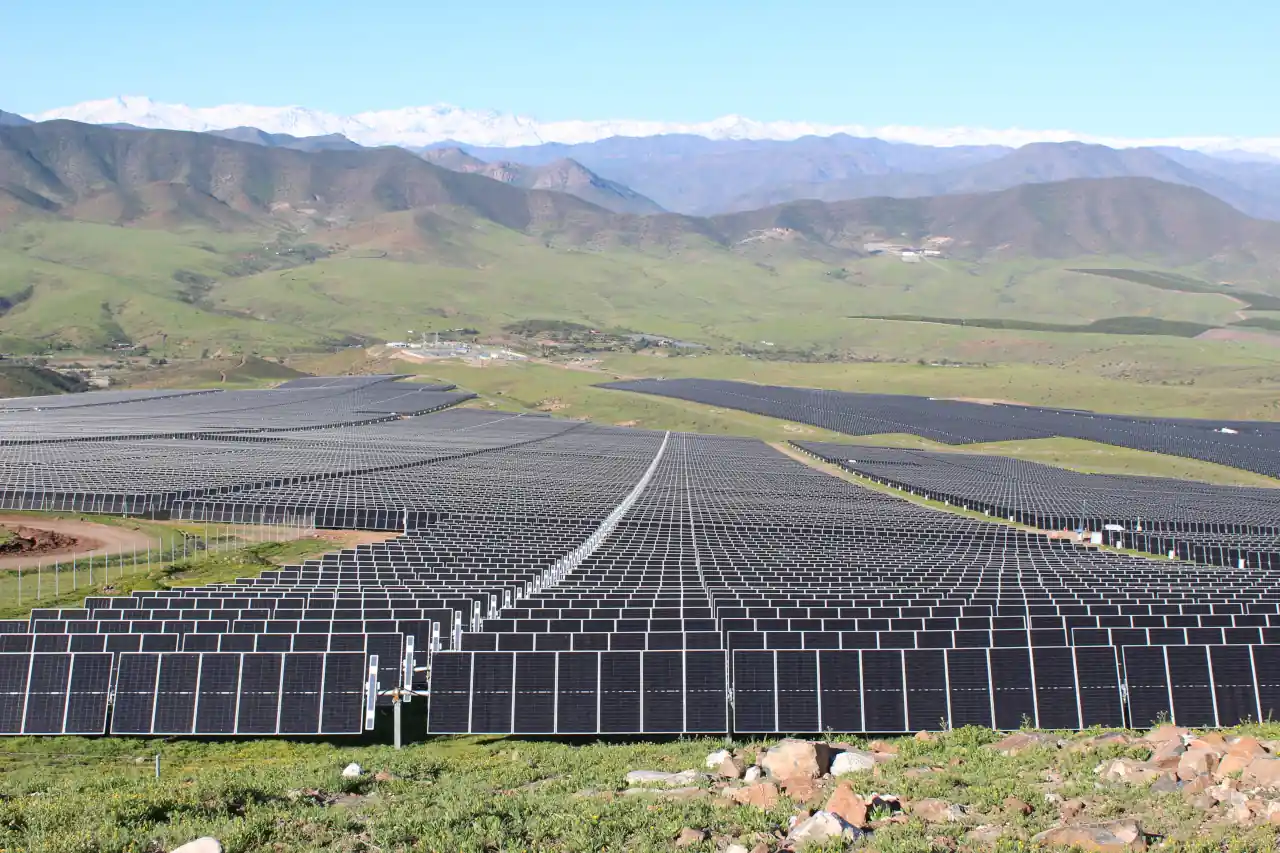 Autoridades inauguran el parque fotovoltaico Doña Antonia en Ovalle en Chile