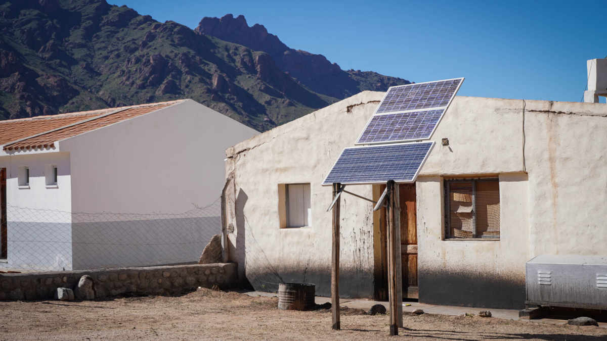 Casi 500 centros de salud de Argentina se abastecerán con energía renovable