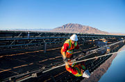 Grandes proyectos de energía solar en Atacama son financiados por el BID.