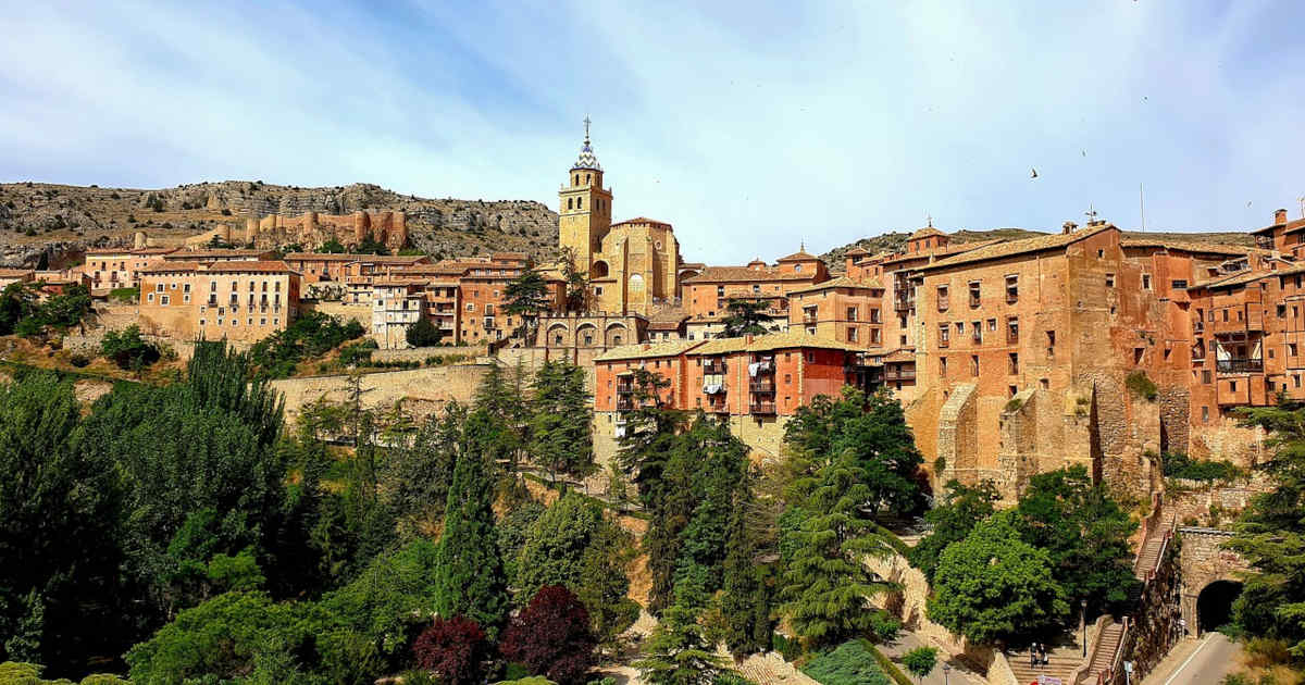 Las líneas de muy alta tensión para evacuar energía a gran distancia no pueden ser privadas, la respuesta de Ribera a Teruel Existe 
