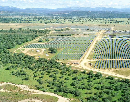 Repsol inicia la producción en Valdesolar, su mayor planta fotovoltaica en España